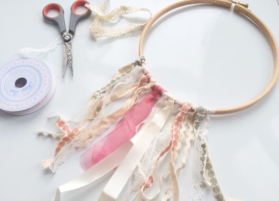 Make & Create - Embroidery Hoop Holder - That's so Gemma