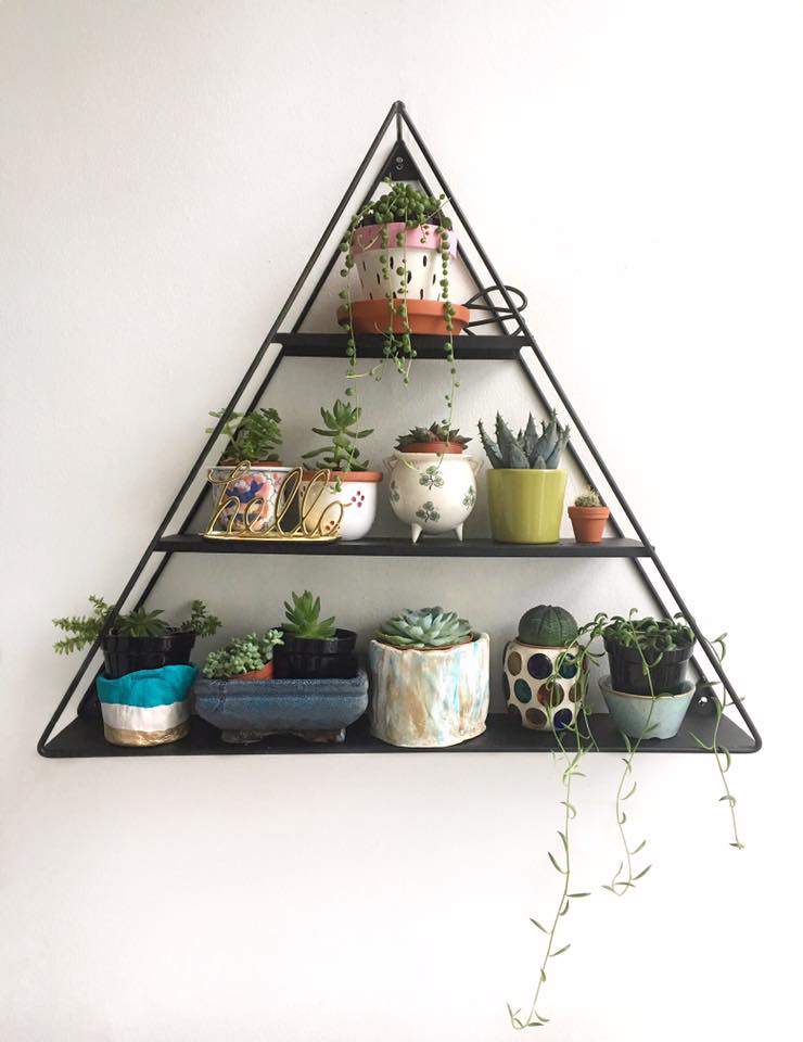 3 tier triangle shelf unit from flying tiger