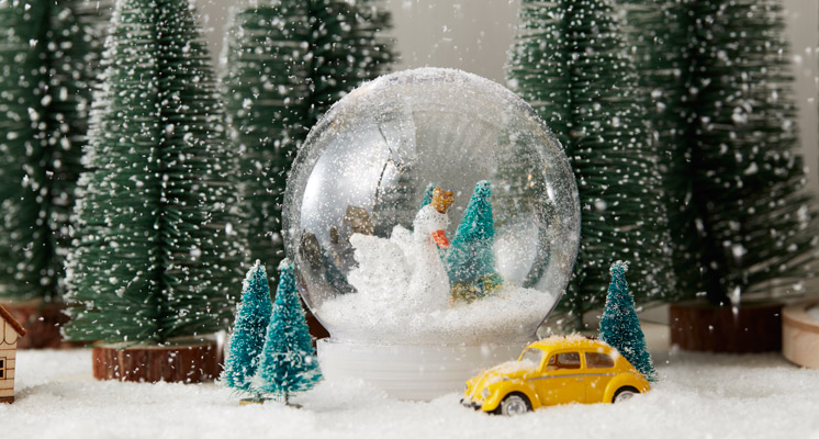 DIY Christmas snow globe