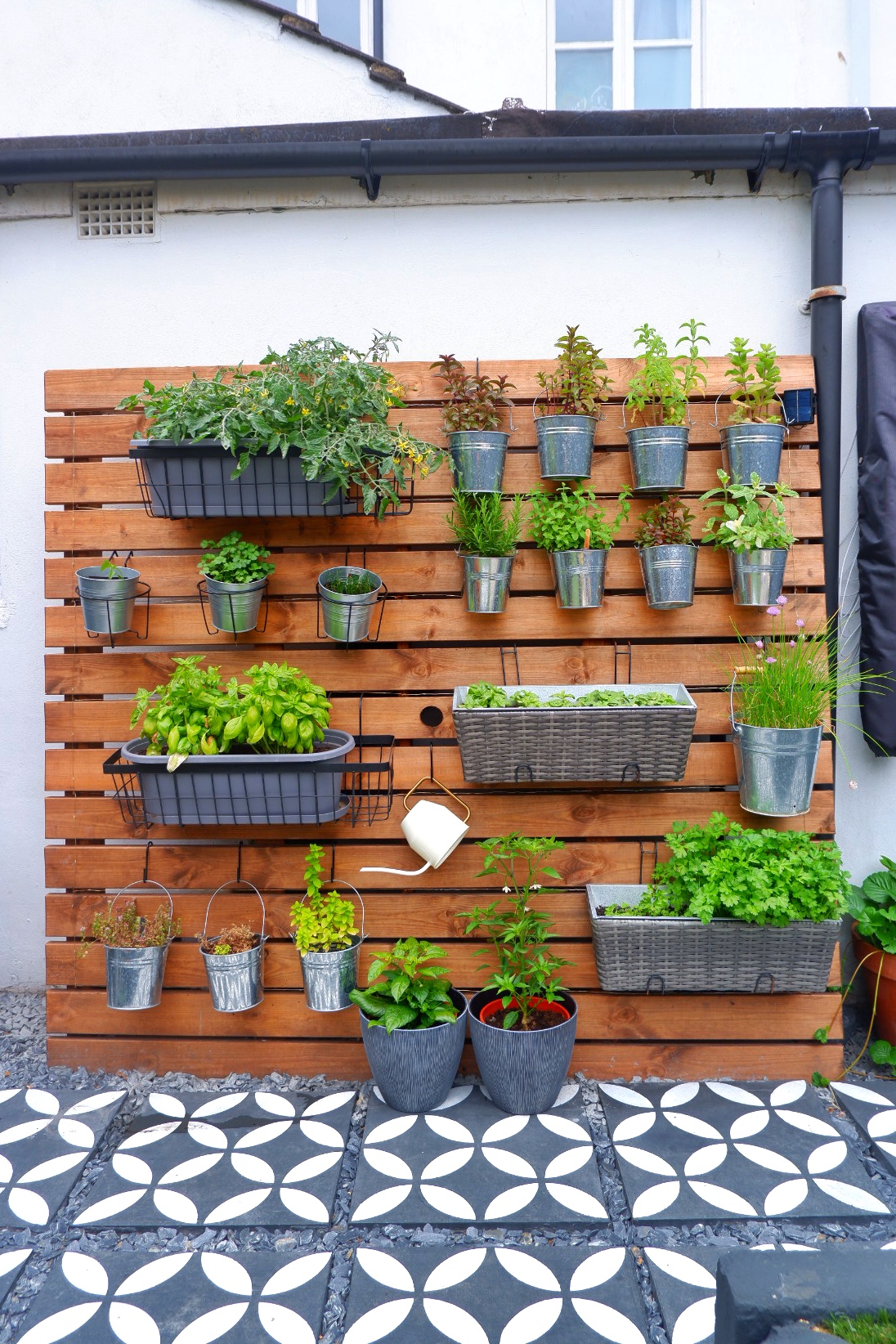 DIY Garden Herb Wall That s So Gemma